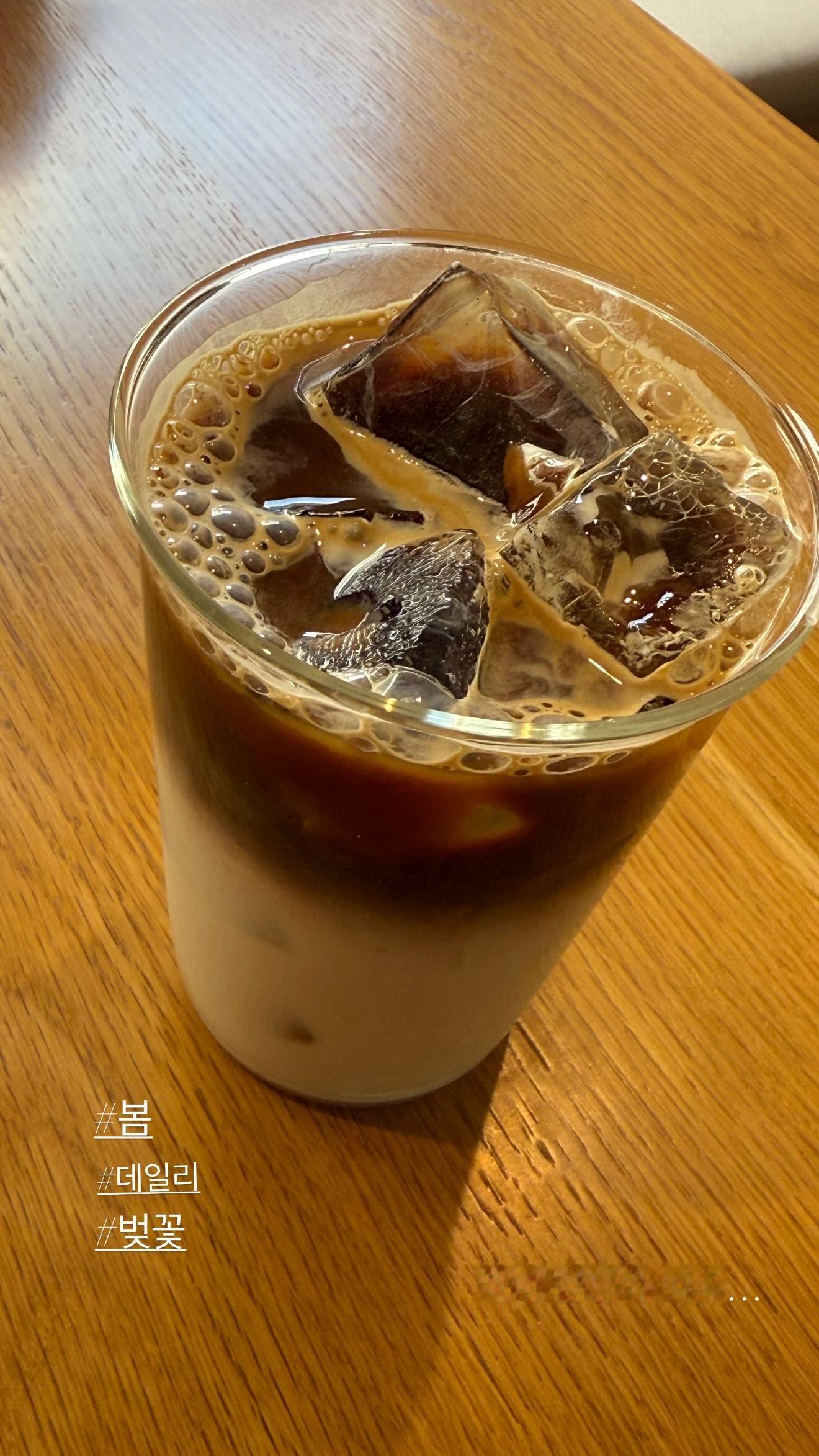 250410 imwinter IG story更新春天每日樱花一杯咖啡的悠闲…