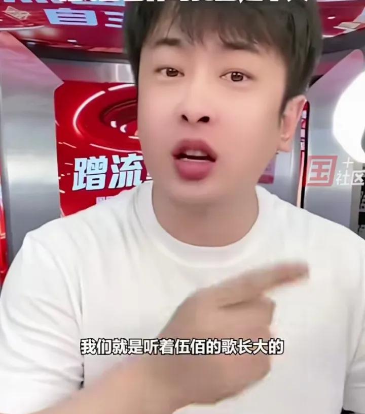 辛巴这个人太会玩营销了。
在直播间怒怼叶柯以后。
我在蛋蛋的直播间道歉。
我不该