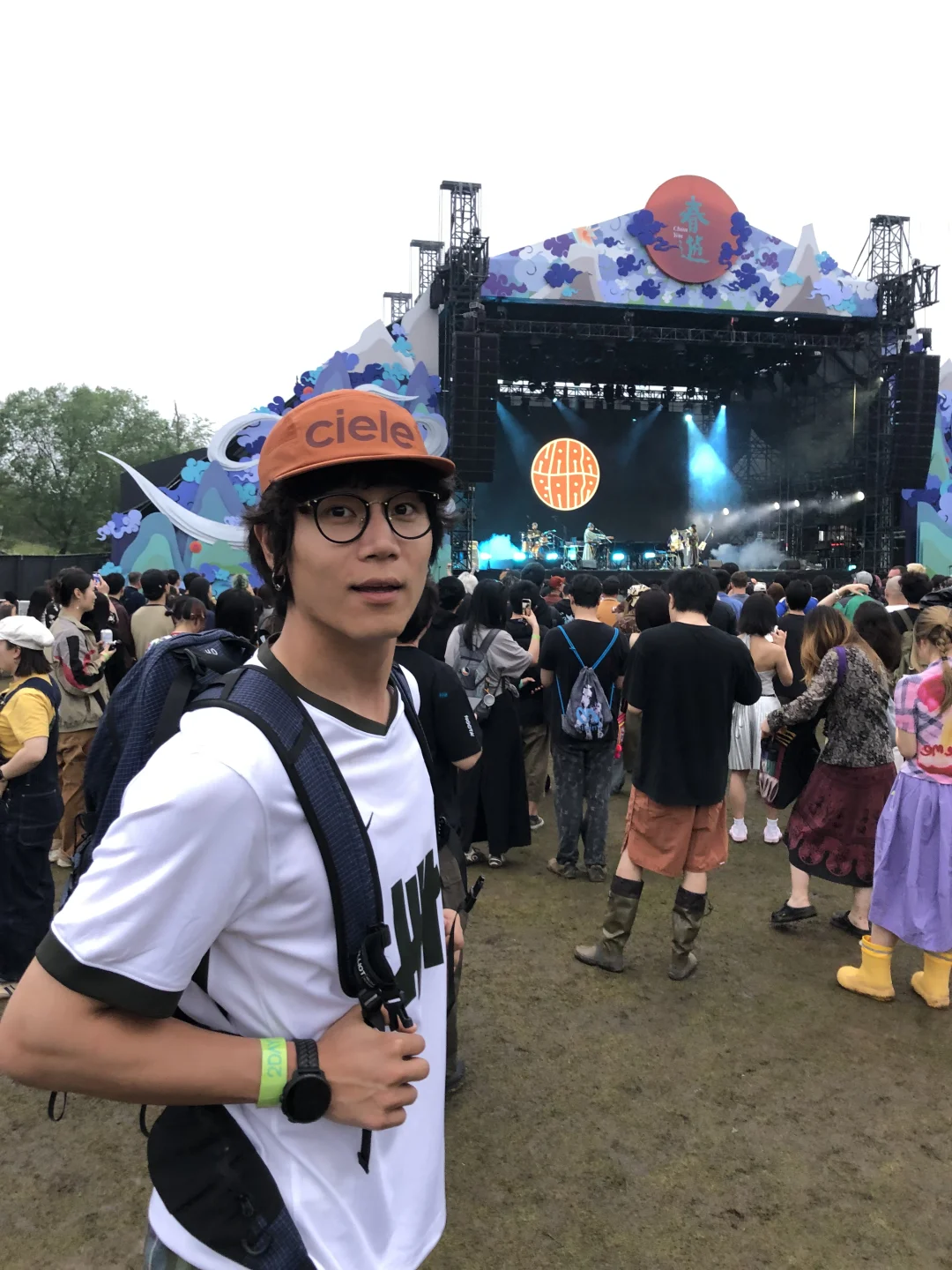 没有一双干净的鞋可以从春游离开！