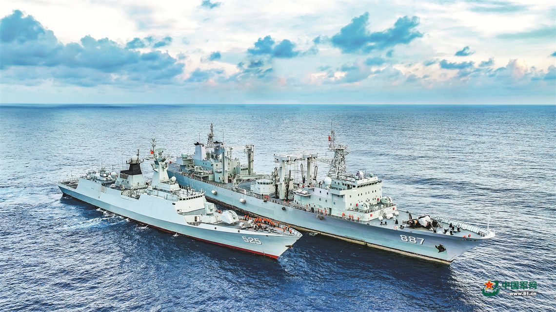 微山湖舰为054型护卫舰马鞍山舰靠帮补给武器装备军事