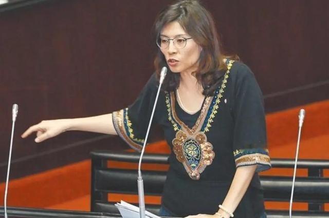 台湾正在竞选国民党主席的郑丽文说，请大陆的一些朋友不要对台湾喊打喊杀。要知道台湾