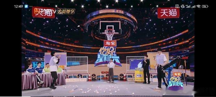王鹤棣筷子夹羽毛球的神 王鹤棣的筷子是长了眼睛吧！夹羽毛球百发百中，甚至还能炫技