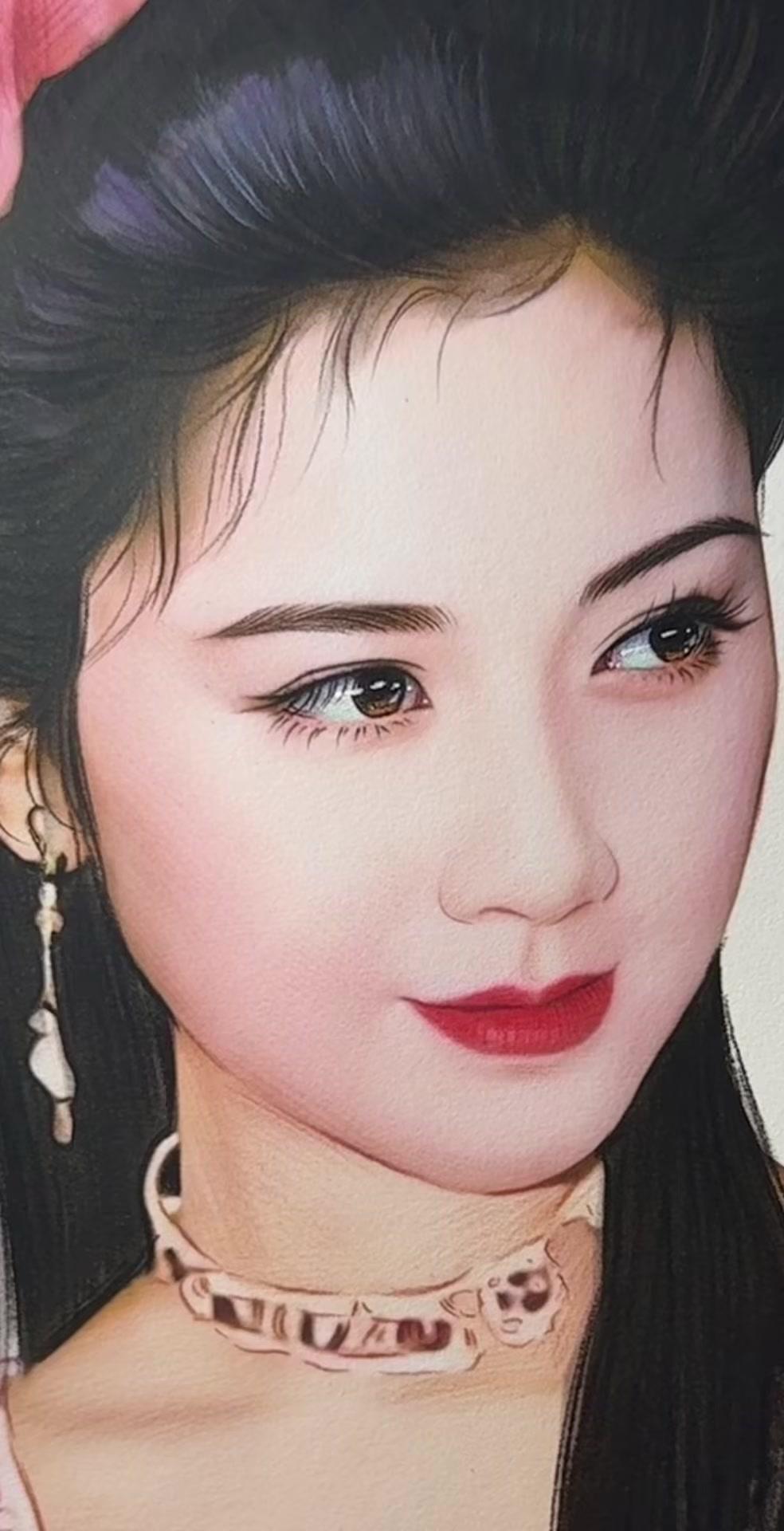 大家好，我是朱琳。
女儿国国王朱琳40年前后变化，40年前的她风华绝代，40年后