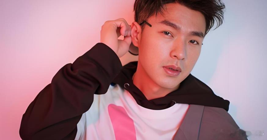 放羊的星星男演员卷入杀人案 44岁男星李威卷入杀人案！更多细节被曝光2025年开