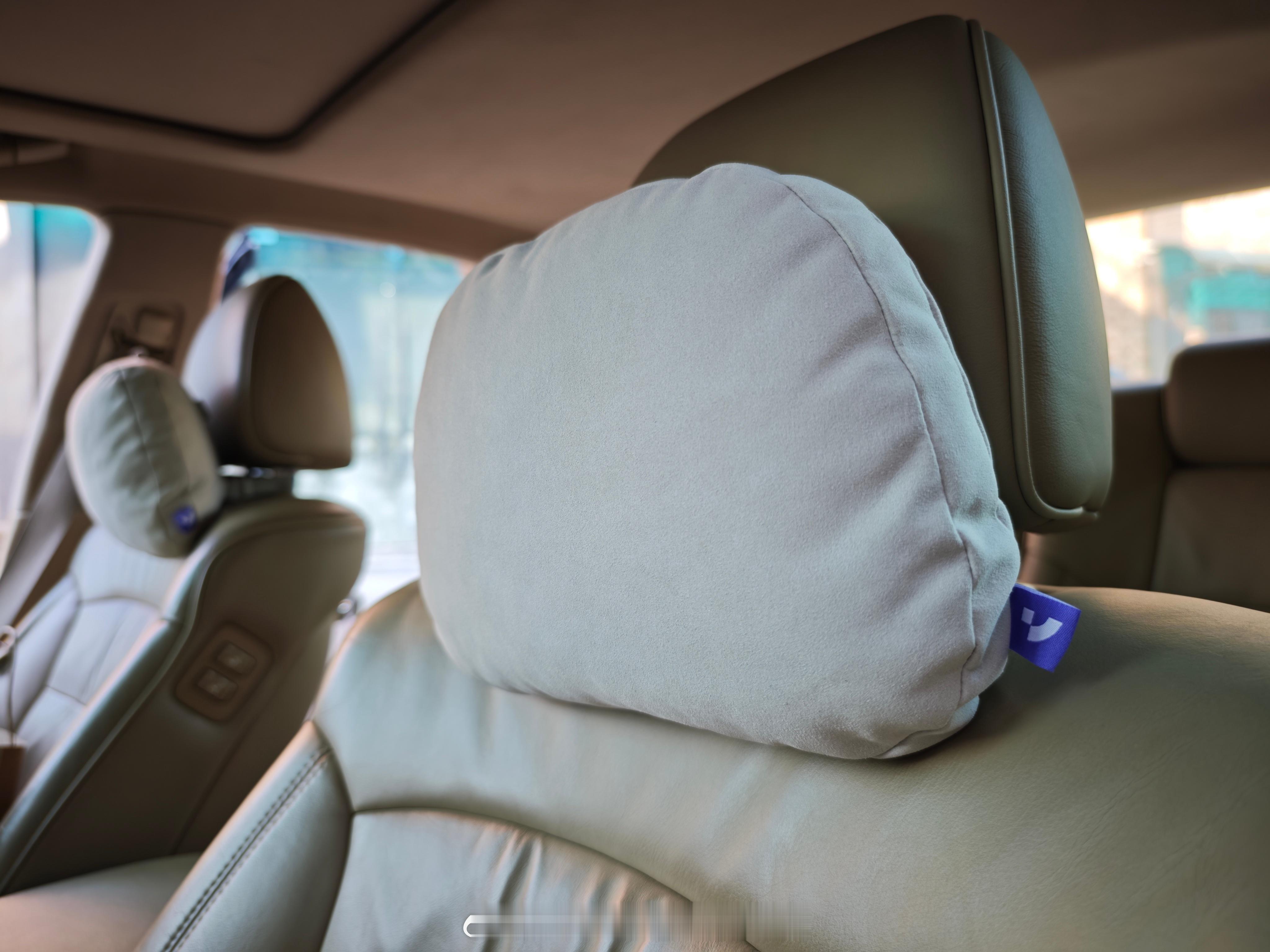 没想到啊，之前极越留下的舒享头枕，竟然在此刻发挥余热。不得不说，还挺合身，挺舒服