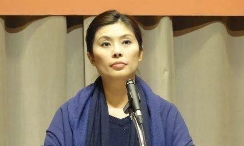 郑丽文现在估计挺后悔的，后悔什么？她后悔的不是加入国民党，也不是竞选主席时缴纳的