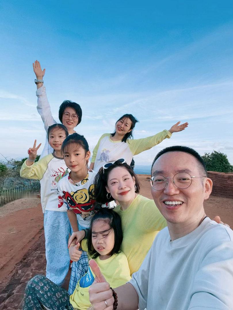 为了看日出🌅我们5点准时出发，去挑战斯里兰卡最著名的景点之一——狮子岩。狮子岩