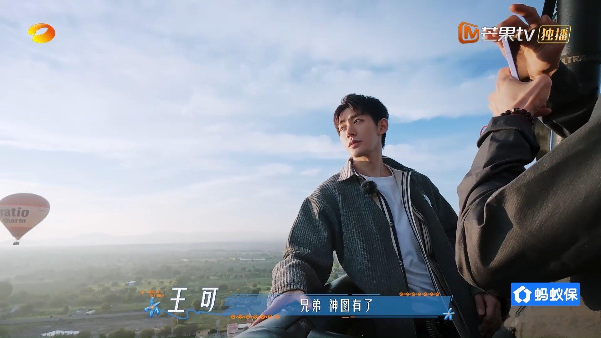 邓为[超话]王星越王可拍的邓为王星越王可拍的邓为神图 王可和王星越一起给邓为拍照