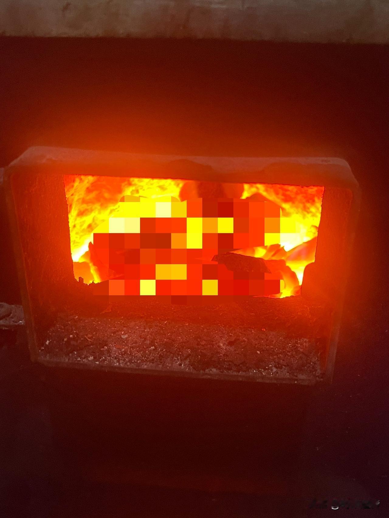 取暖啦 取暖啦 
回老家真是太冷了  
冷？

也阻挡不了我回老家的步伐 [吃瓜