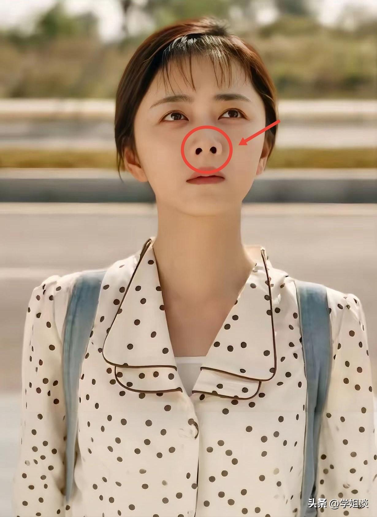 谭松韵哪哪都好，
就是有一个致命“缺陷”，
估计永远也改不掉，
那就是，

她的