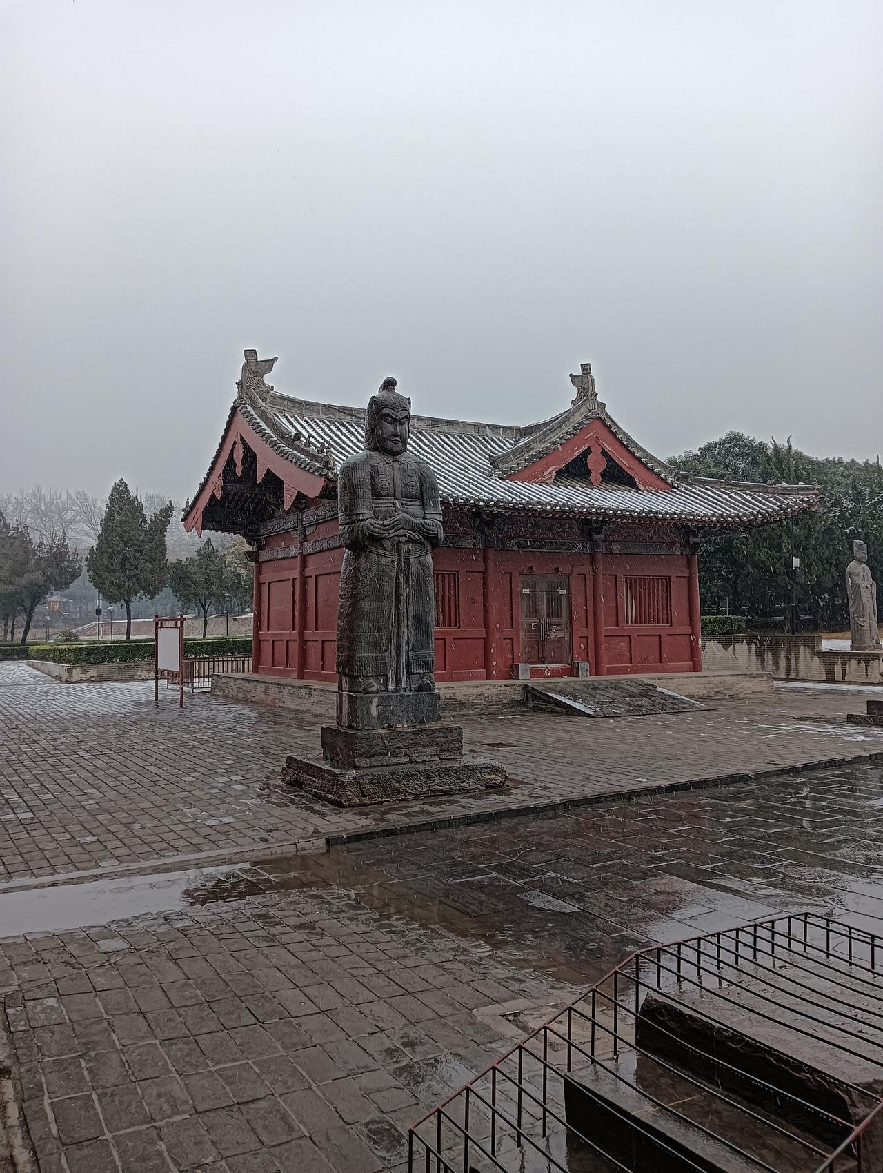 巩义在历史上的行政归属

禹分九州，巩县属豫州。

夏朝伊始，夏启封夏伯于此，故