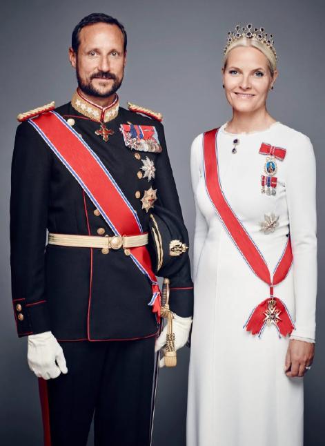 挪威王储妃梅特-玛丽特后悔没有早点认清爱泼斯坦，实际上不止她一人有这样的经历，当