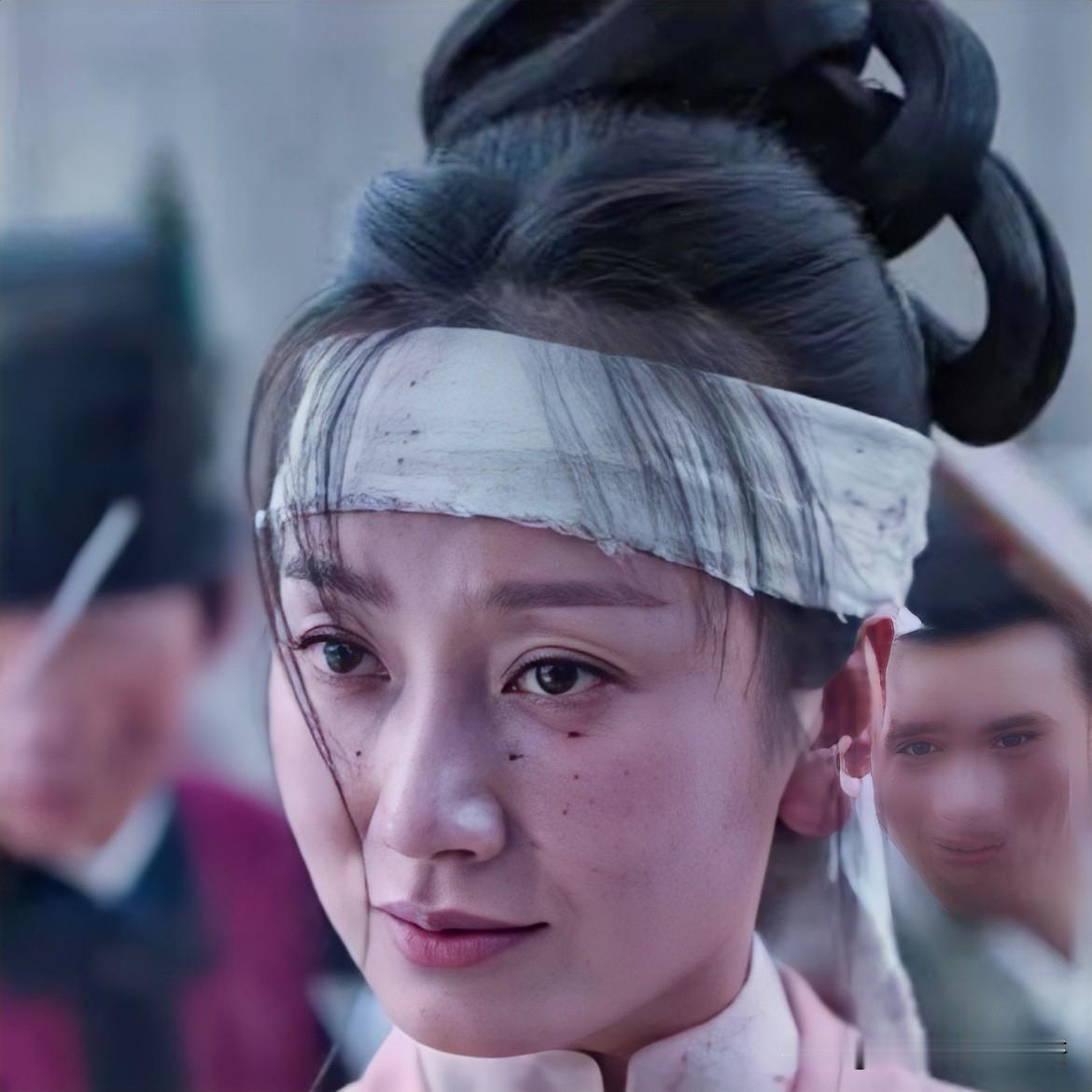 这不对啊
董清竹才出来4分钟
韩梁就抱起她，转头
就不去找许兰香了？

韩梁当初