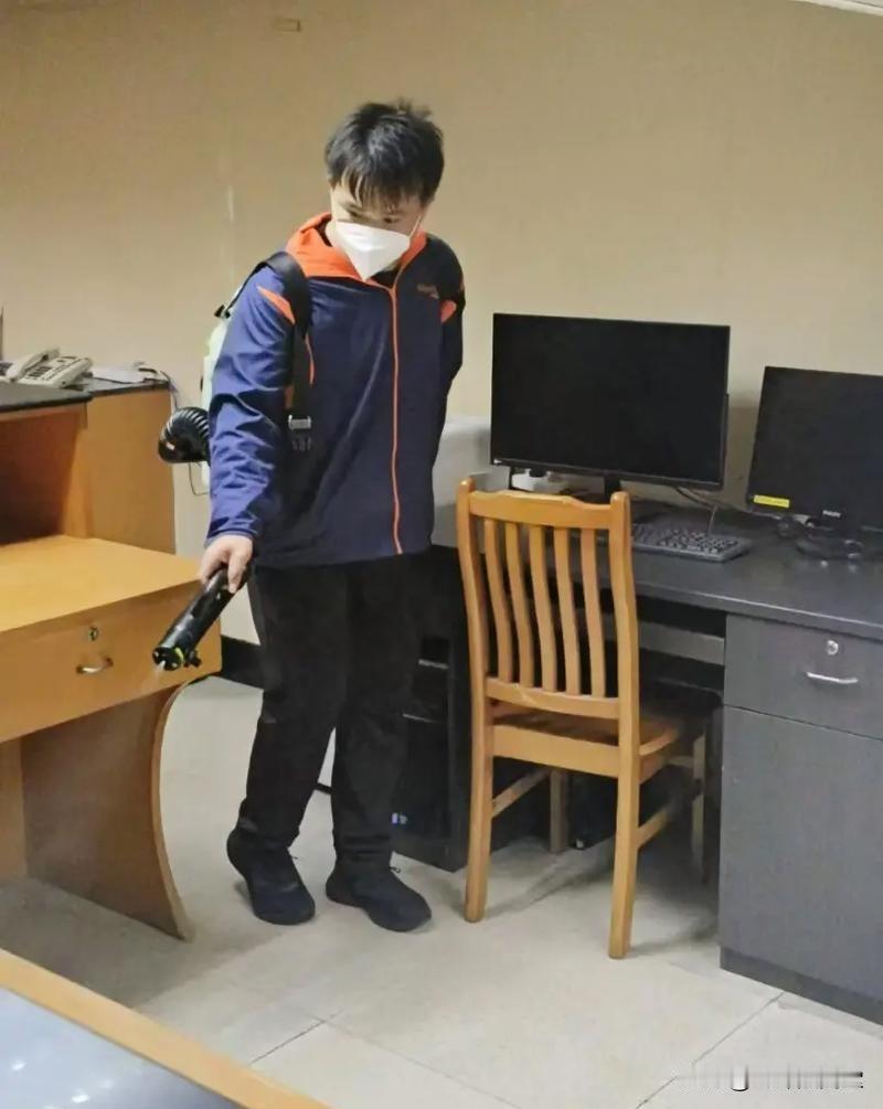 武汉酒店惊现隐私泄露！女房客裸身被闯入，30倍房费能抹平伤害吗？
 
5月11日