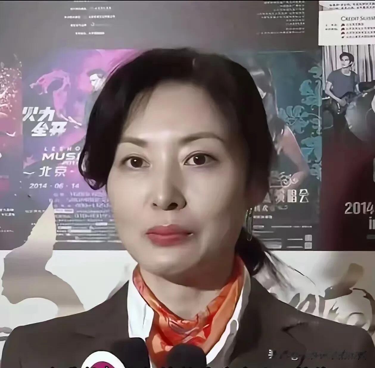 为什么女人到了中年之后很多人面相会改变了，之前很柔和，现在看着有点凶相，让人无法