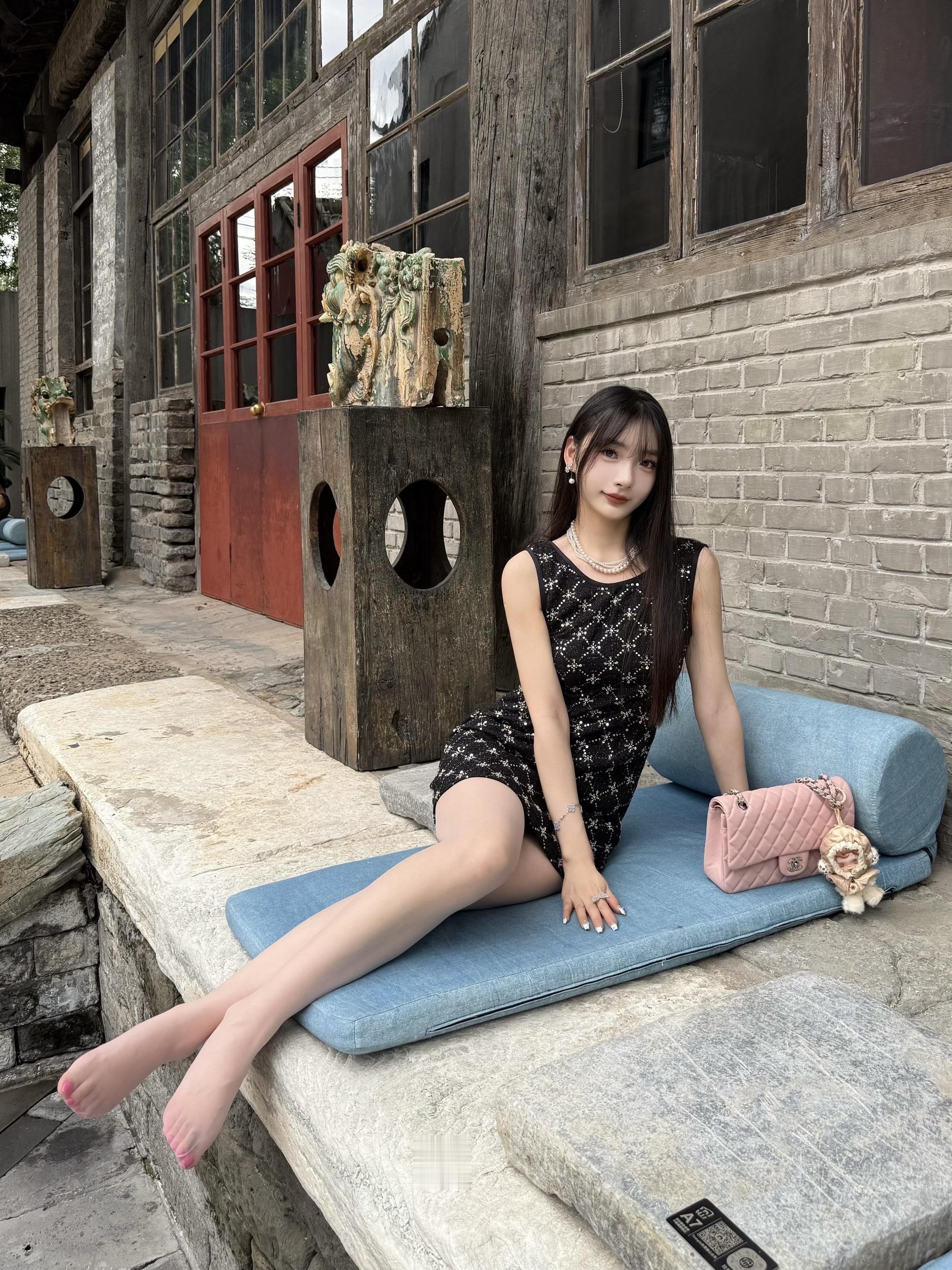 古寺的氛围感。古香古色的四合院