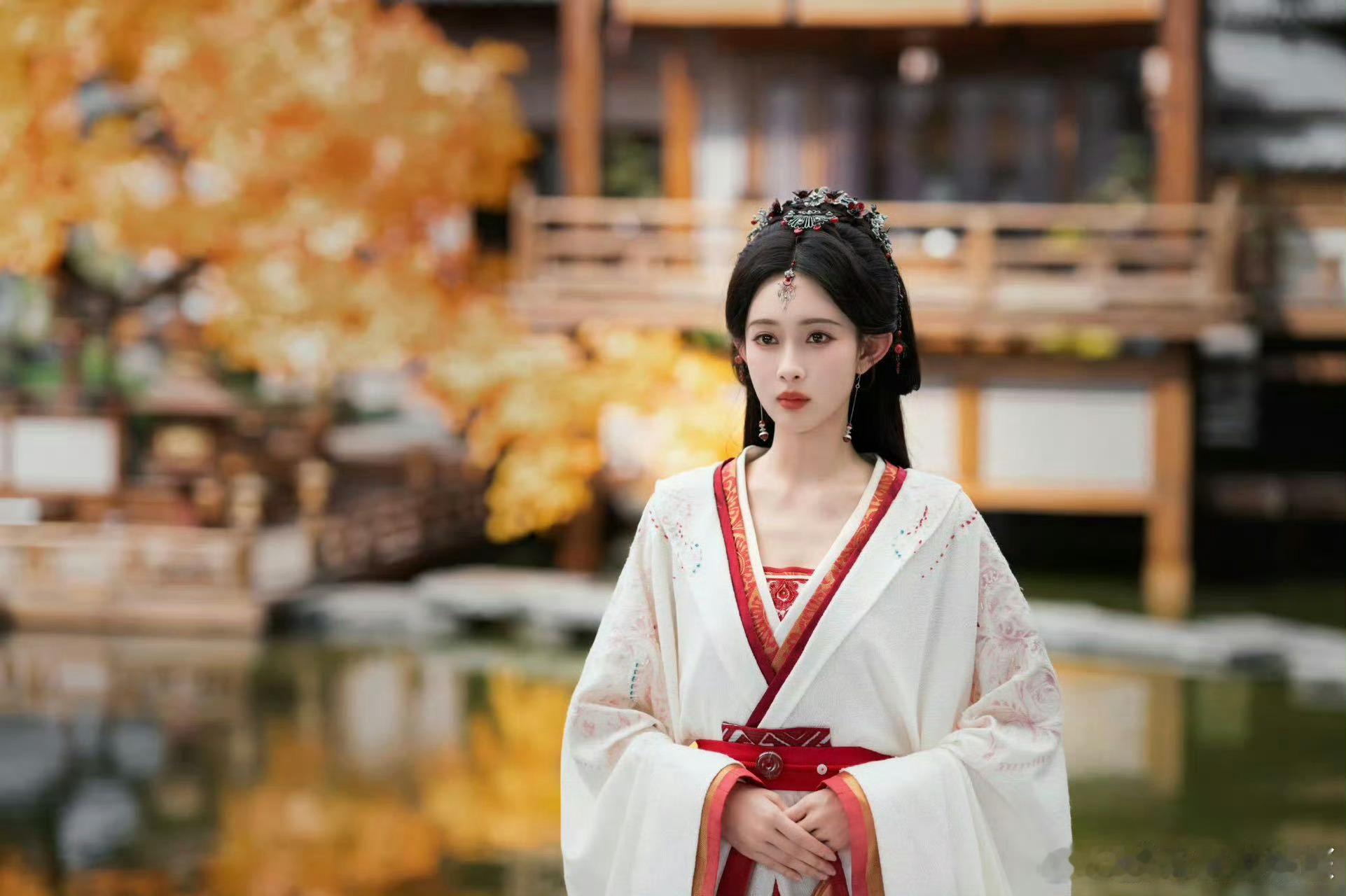 孟子义直播回应只演古装百花杀大家夸赞孟子义是古装天选脸，也忧虑她戏路狭窄，她在直