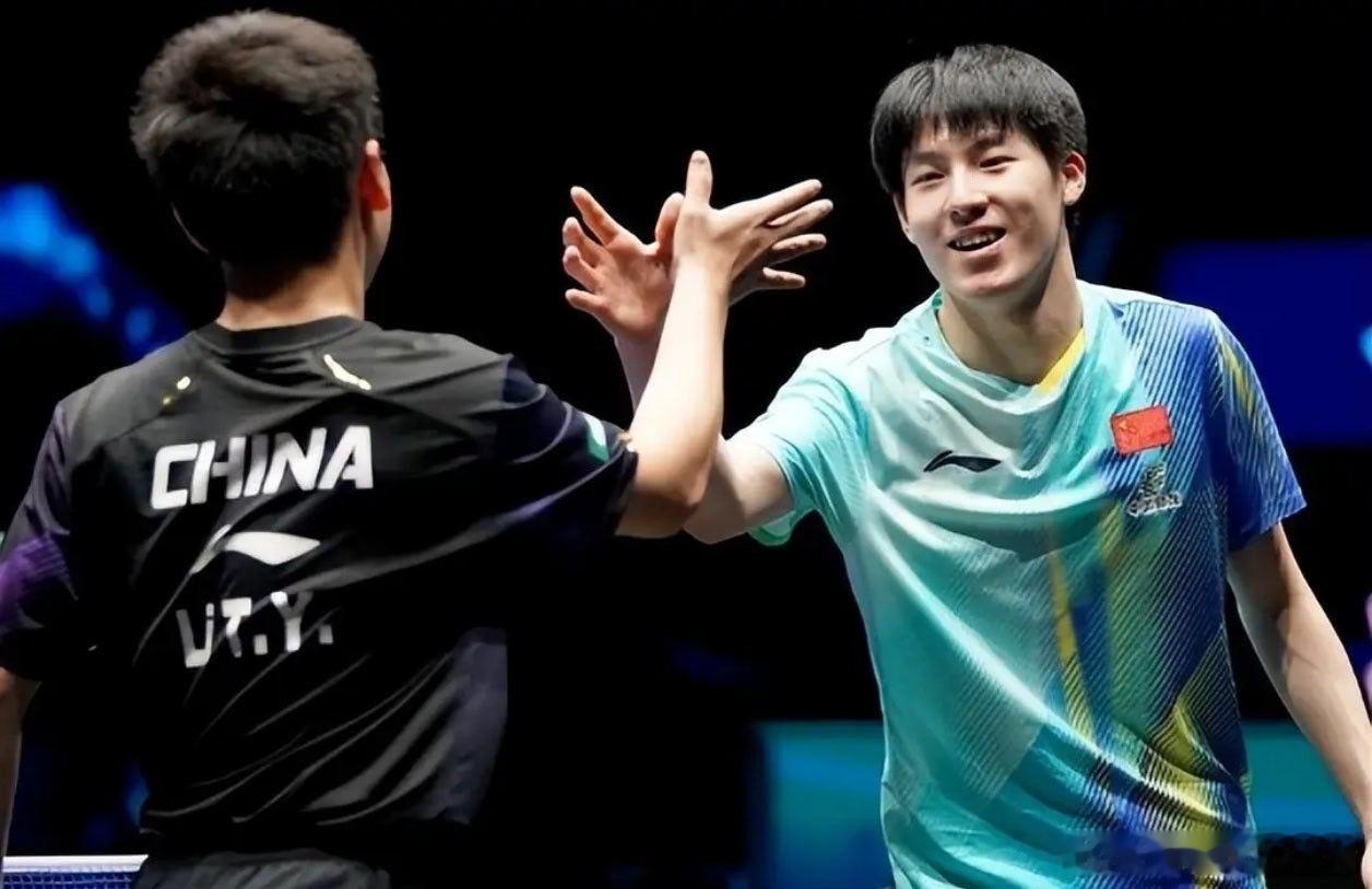 温瑞博4-2爆冷夺冠！太原WTT上演青春风暴，国乒新星一日双冠打脸质疑，向鹏意外
