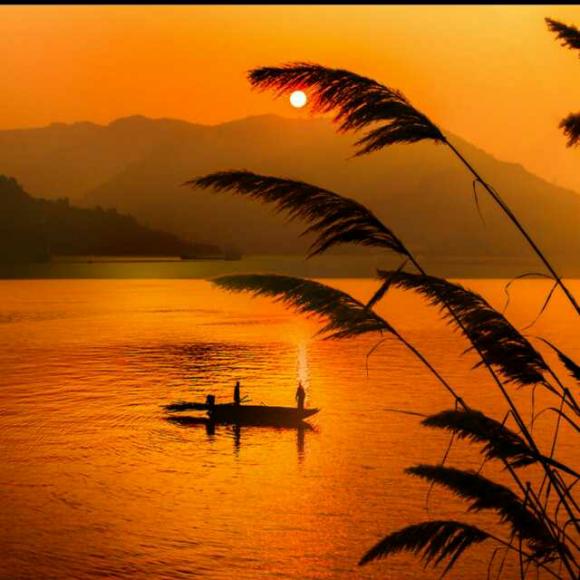 请你对下联 
下联：交五湖四海朋。