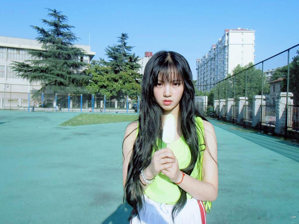 黄灿灿早期写真，当年走红方式靠照片在扣扣空间豆瓣天涯 