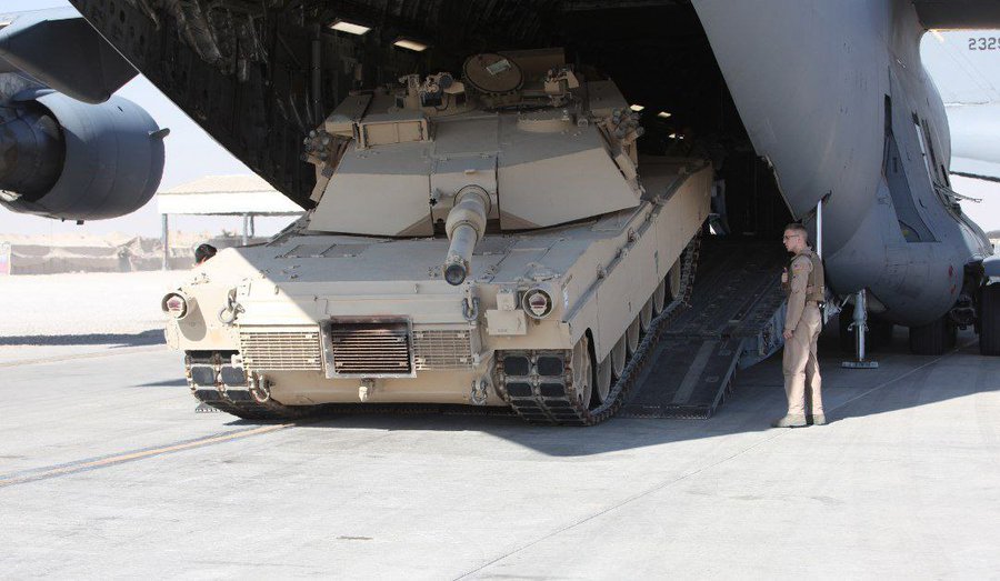 在中东局势紧张之际，美国正通过货机从挪威向约旦部署坦克。玻利瓦尔英雄之地美国对与