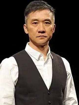 2011年，黄志忠把自己在北京的两套千万房产、200万存款和名下所有车，一把塞给