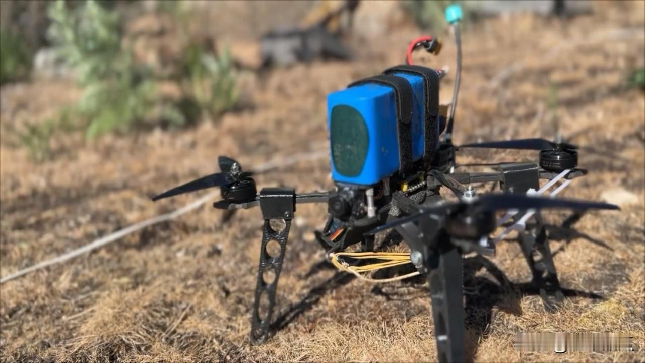 每天3500架。在俄罗斯国防部扩大会议上，别洛乌索夫发言称，现在前线每天在使用3