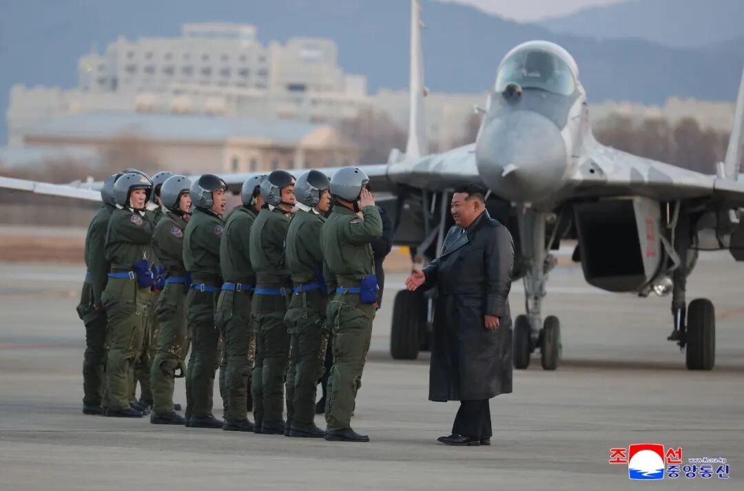 【金正恩携女儿一同出席朝鲜空军成立８０周年纪念活动】军事武器装备