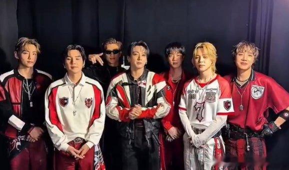 套丑而不自知 老套一放生图就仿佛被吸干了一样 