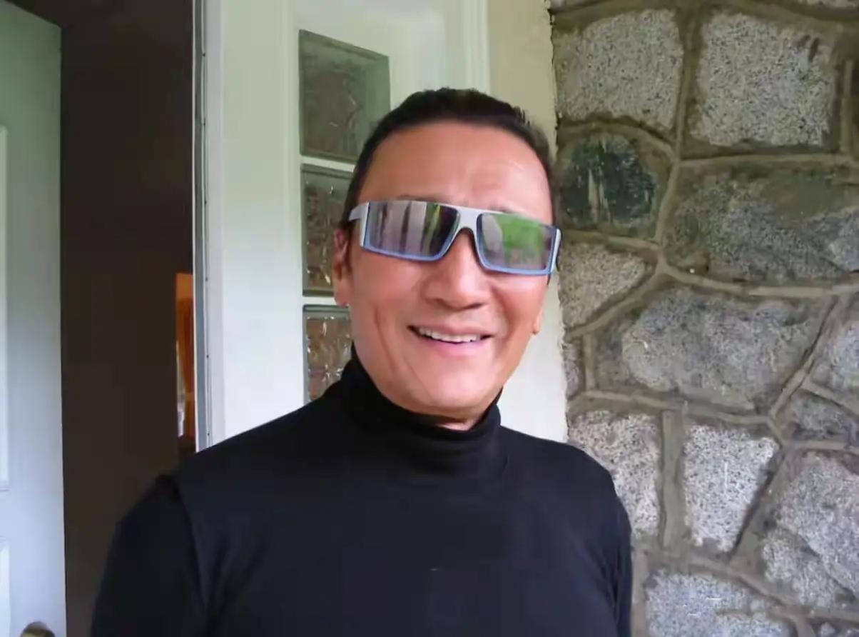 谢霆锋的父亲，

人送外号“四哥”的谢贤去世了，

他一生风流潇洒，先后谈过5任