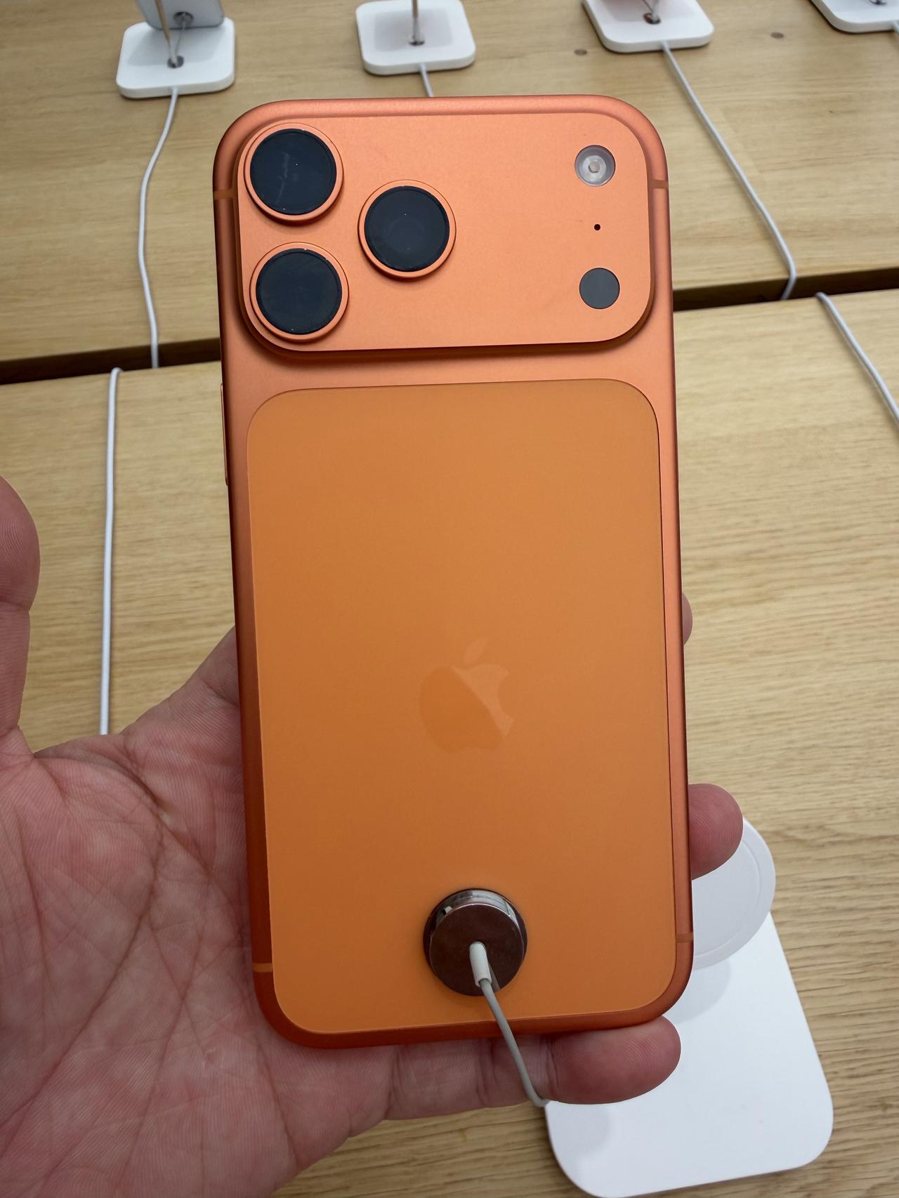 17涨价，iPhone 18涨价这两件事。

都知道成本高了，都预测价格上涨，现