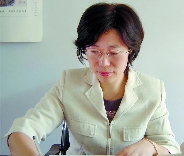 2004年，山东一女子坐月子期间太无聊，随手破解了2套美国最高级密码，顿时震惊世