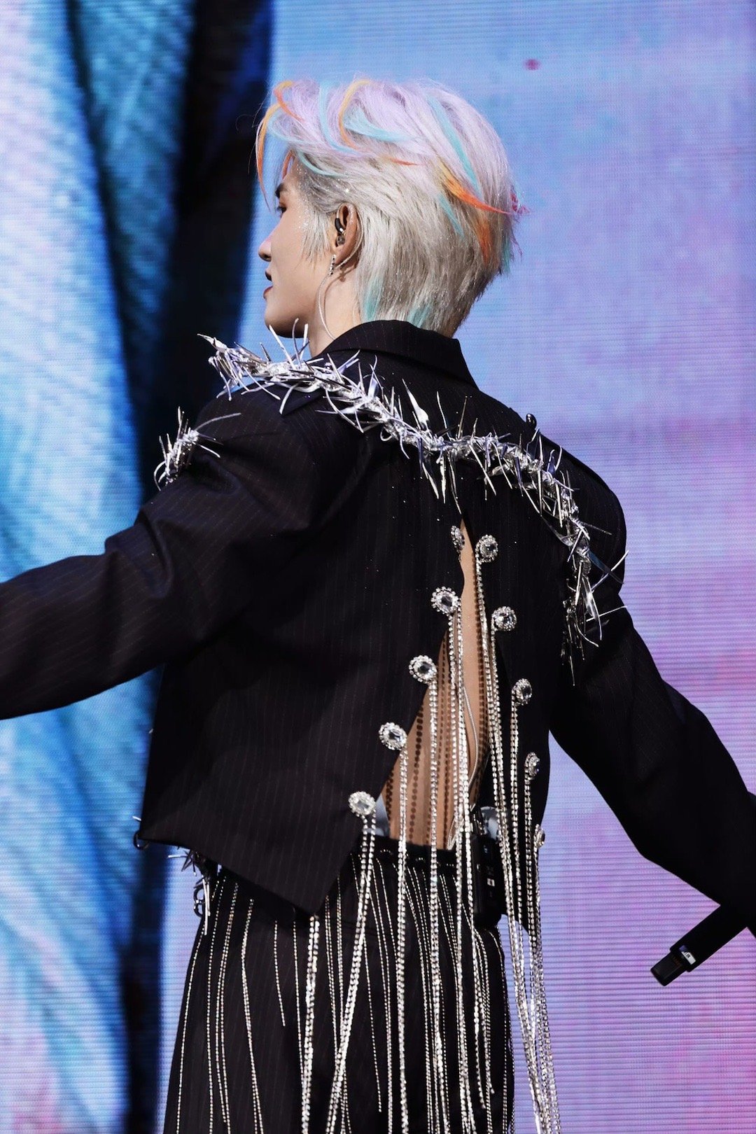 云旗把云熠应援色染头上了笑鼠了啊！谁懂云旗这个发色的含金量啊！真的是太惊艳我了啊