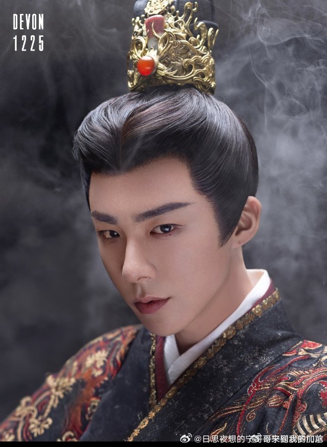 他们说，这个世界上，海最深邃，干净又透明，我想，那是他们没见过你的眼睛
