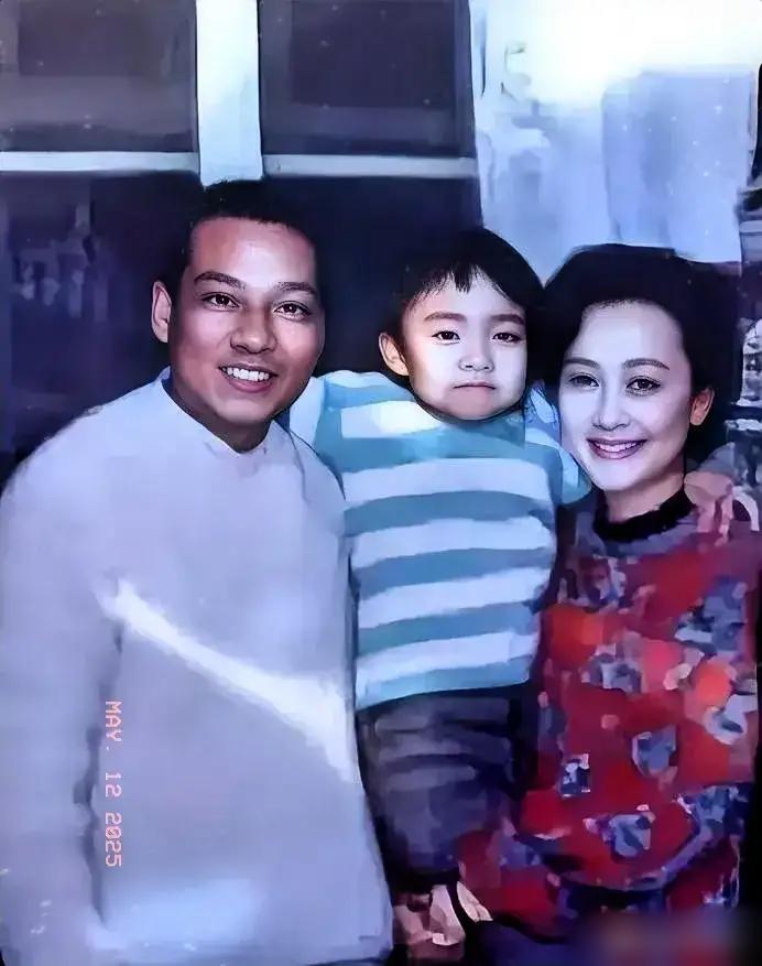 75岁的黄梅莹一病不起，这场大病让她彻底看清：当年被亲友嫌弃配不上自己的穷小子金