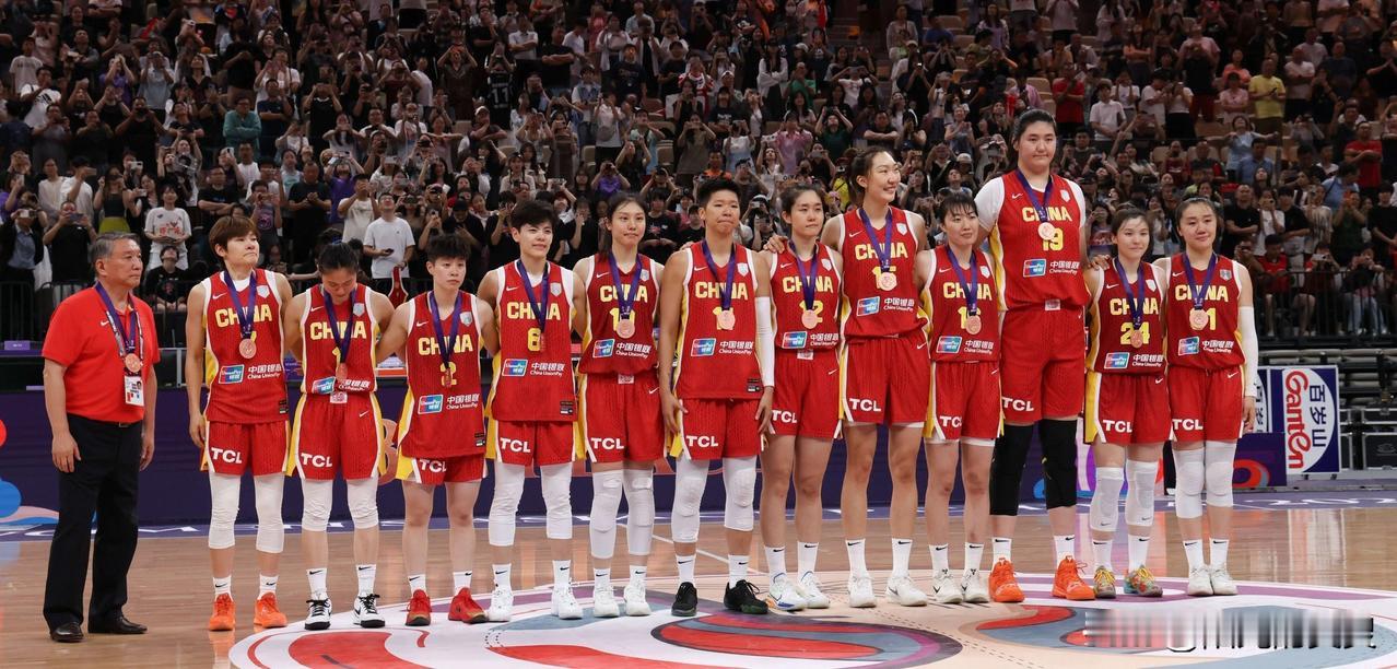 中国女篮今天晚上2:45对阵意大利，咱们女篮取胜的关键点在哪？
第一稳住内线优势