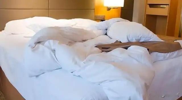 只因一通酒店回访电话，女子家破情断，竟还倒打一耙！
 
山西大同发生的这件事，真