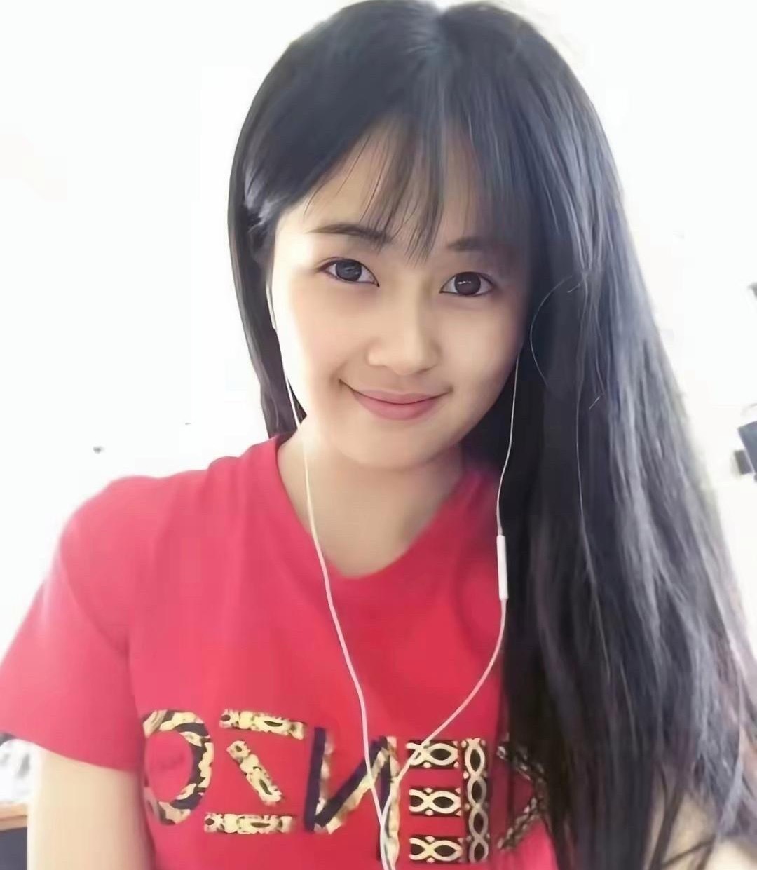 白鹿没出道前，原来长这样 