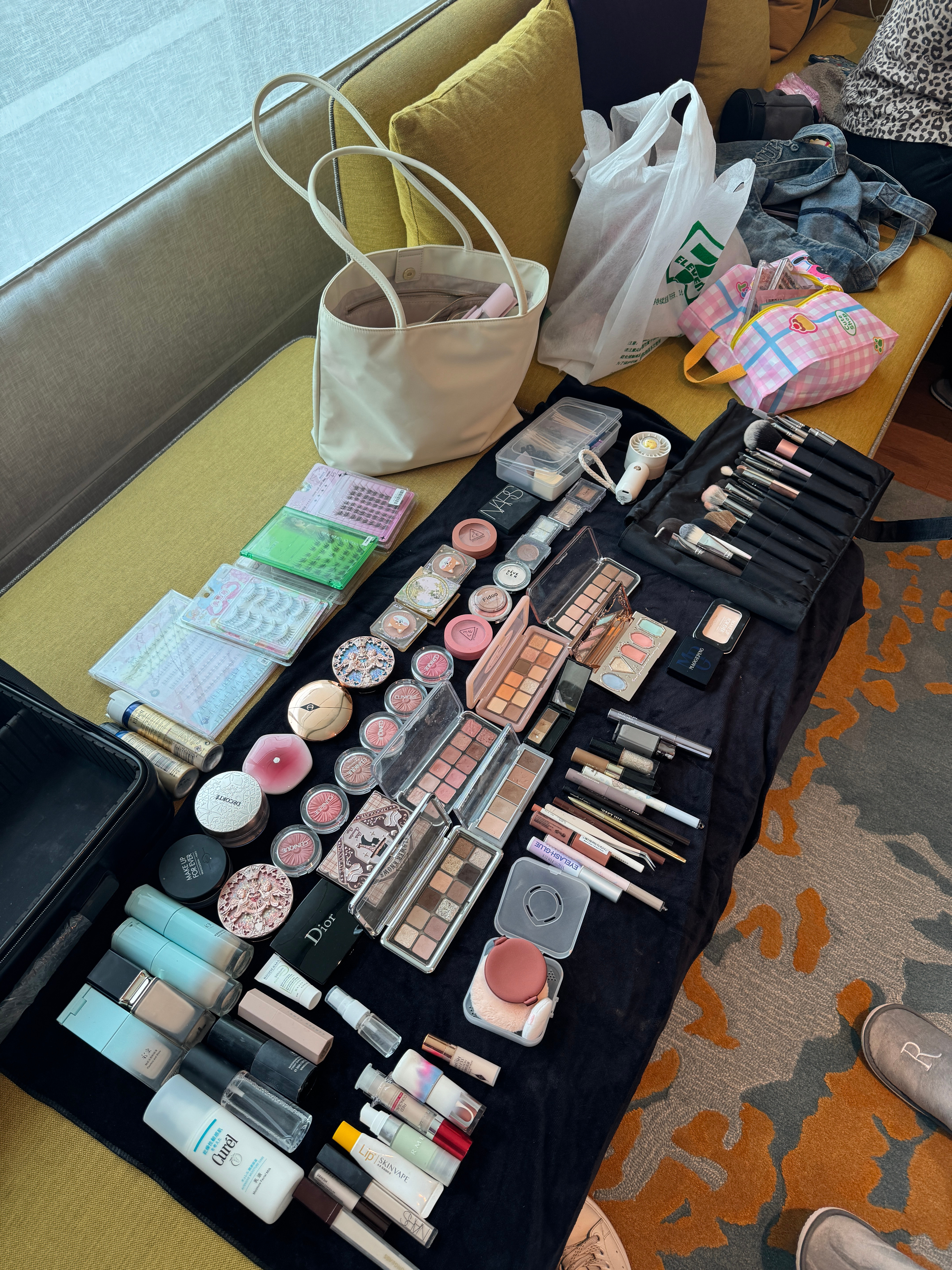 今天出去约妆小小摆台了一下哈哈哈哈 在北京的老婆有需要可以来找我[送花花]  ​