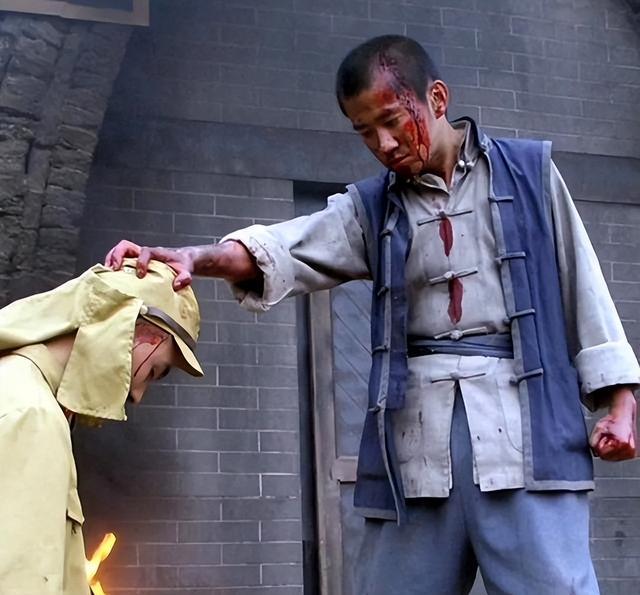 42岁草根演员讨薪三年无果：跑龙套二十年未成家，娱乐圈光鲜下的生存困境
 
在聚