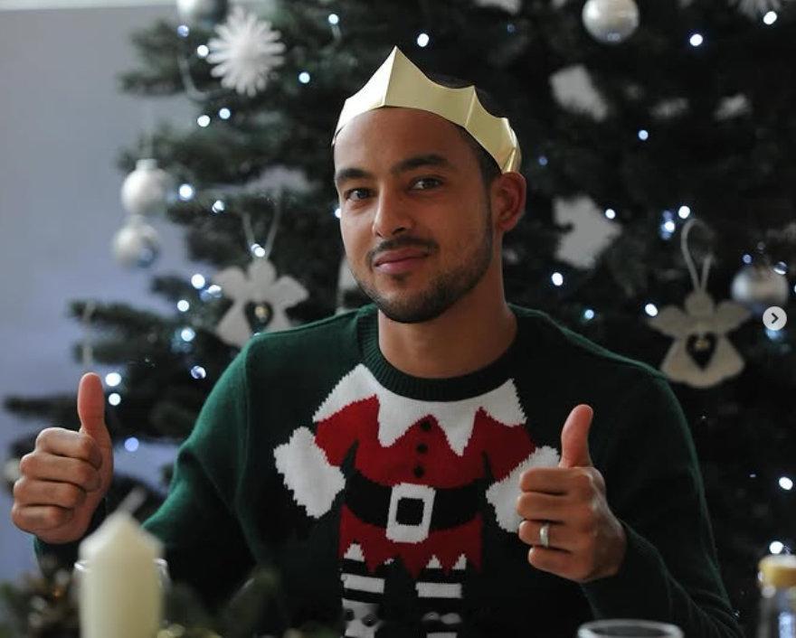 沃尔科特更新社媒：祝大家圣诞快乐！愿您与亲人共度美好时光 ❤️ 英超联赛 阿森纳