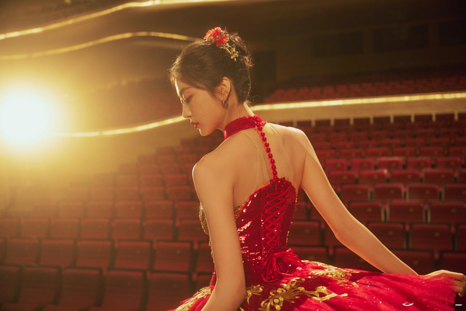 孙千 红丝绒天鹅 谁能想到演员孙千跳芭蕾这么绝？这惊喜感直接拉满。 