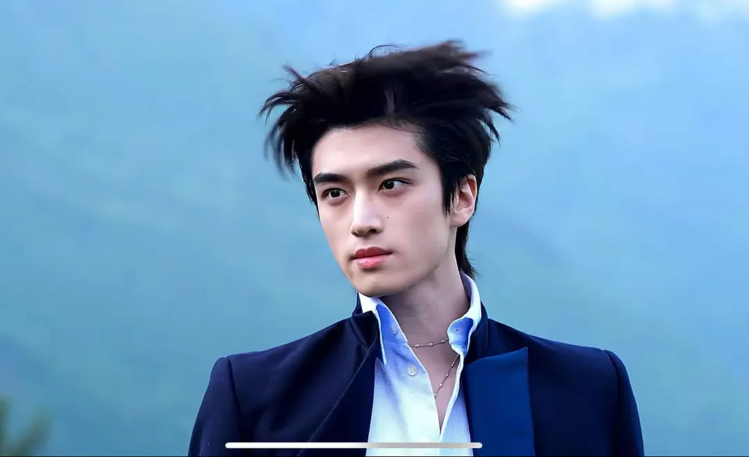 张康乐这个头发 这是多大的风