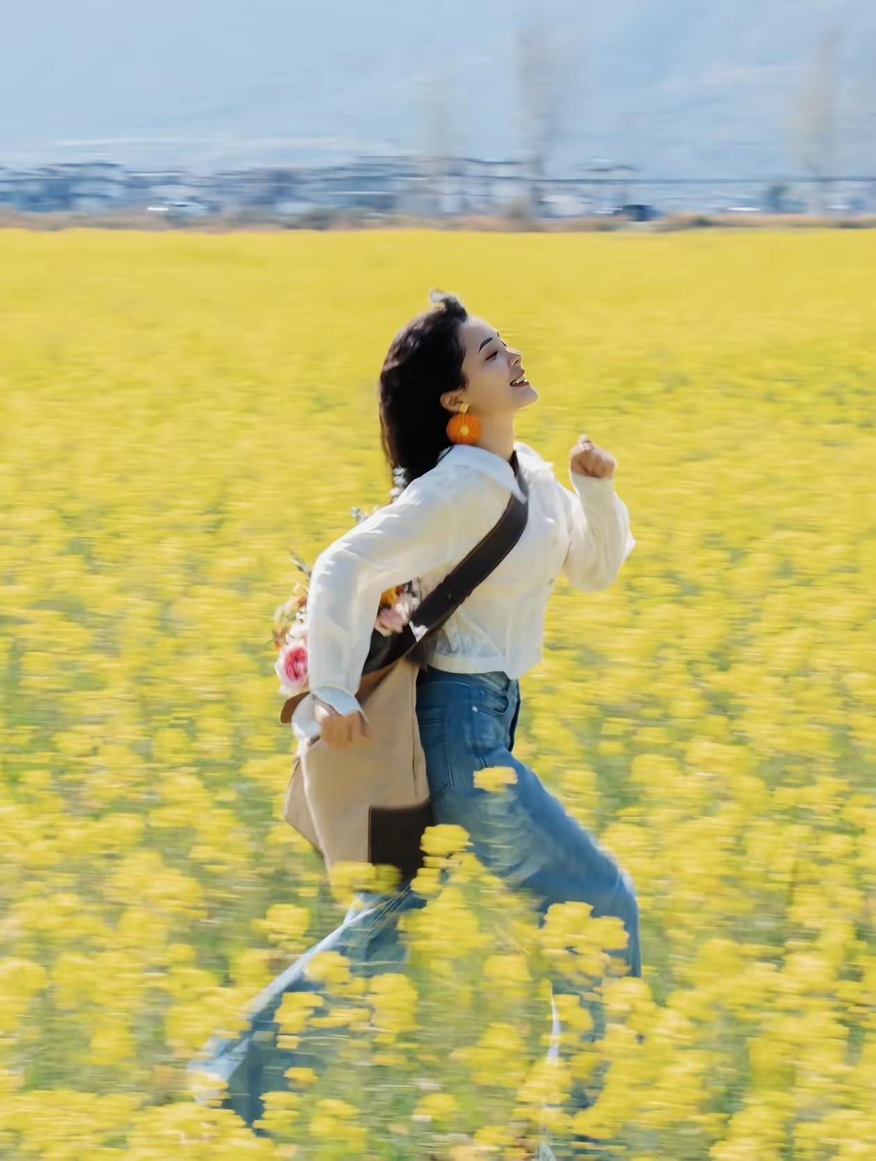 网上有句话说得特别通透：性欲，其实是成年人最顶级的生命力。


很多人把它看得低