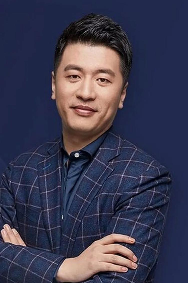 大网红张雪峰说，我父亲肺癌去世，两年后，爷爷冬天扫雪，摔倒了，送到医院人就没了，