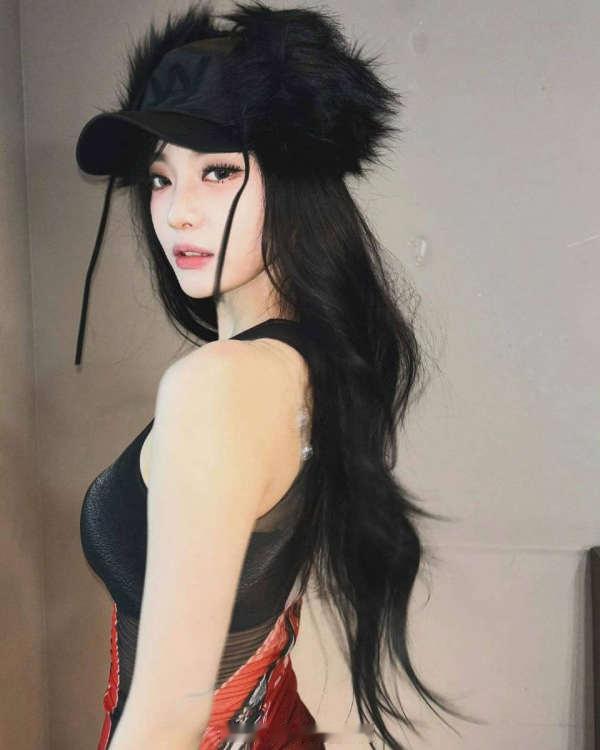 tg 这好像不是我们宁宁吧？ ​​​