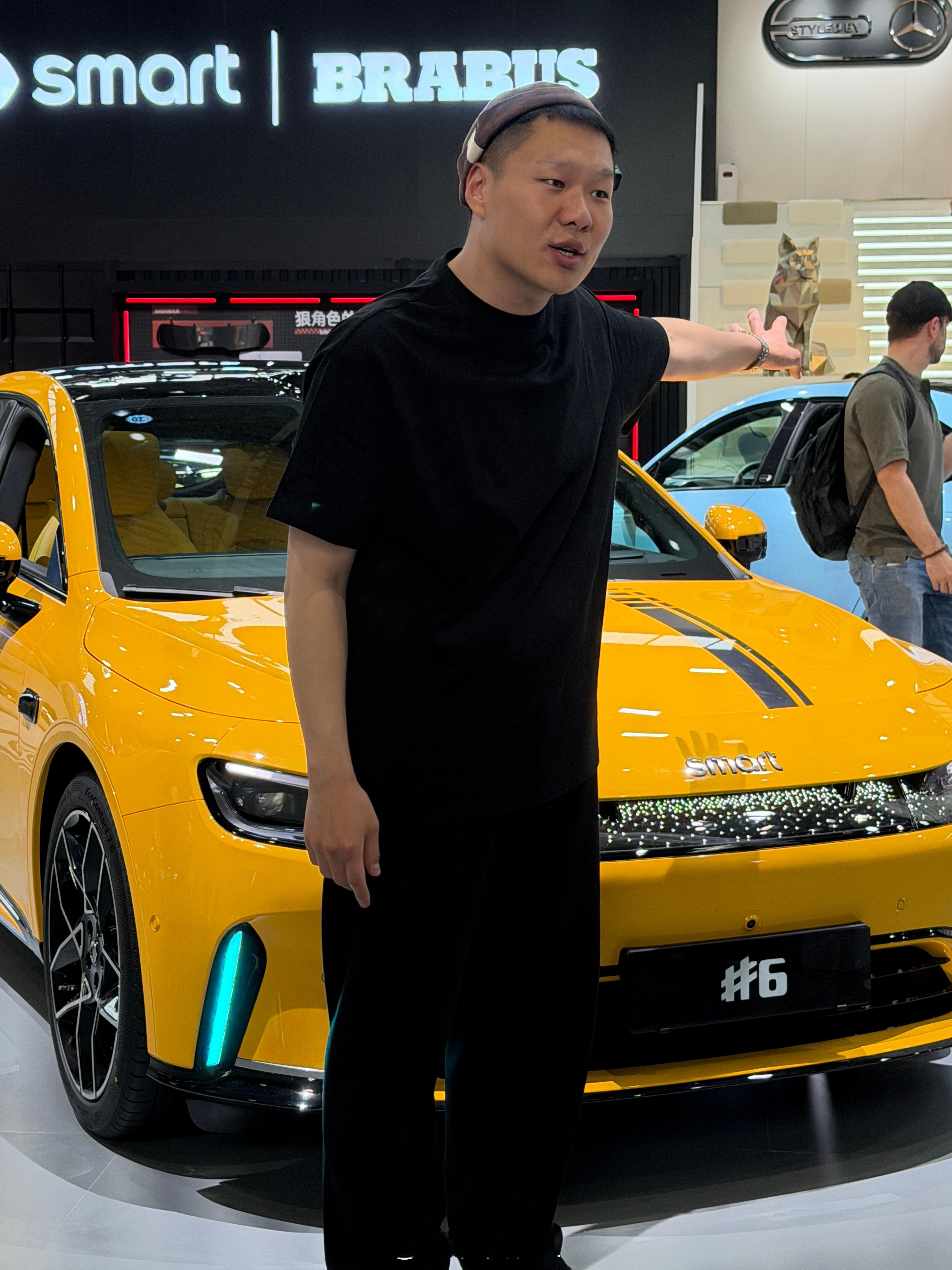 昨天在车展看到了说车的小宇，文案功底很扎实，表现力也非常强，加油！