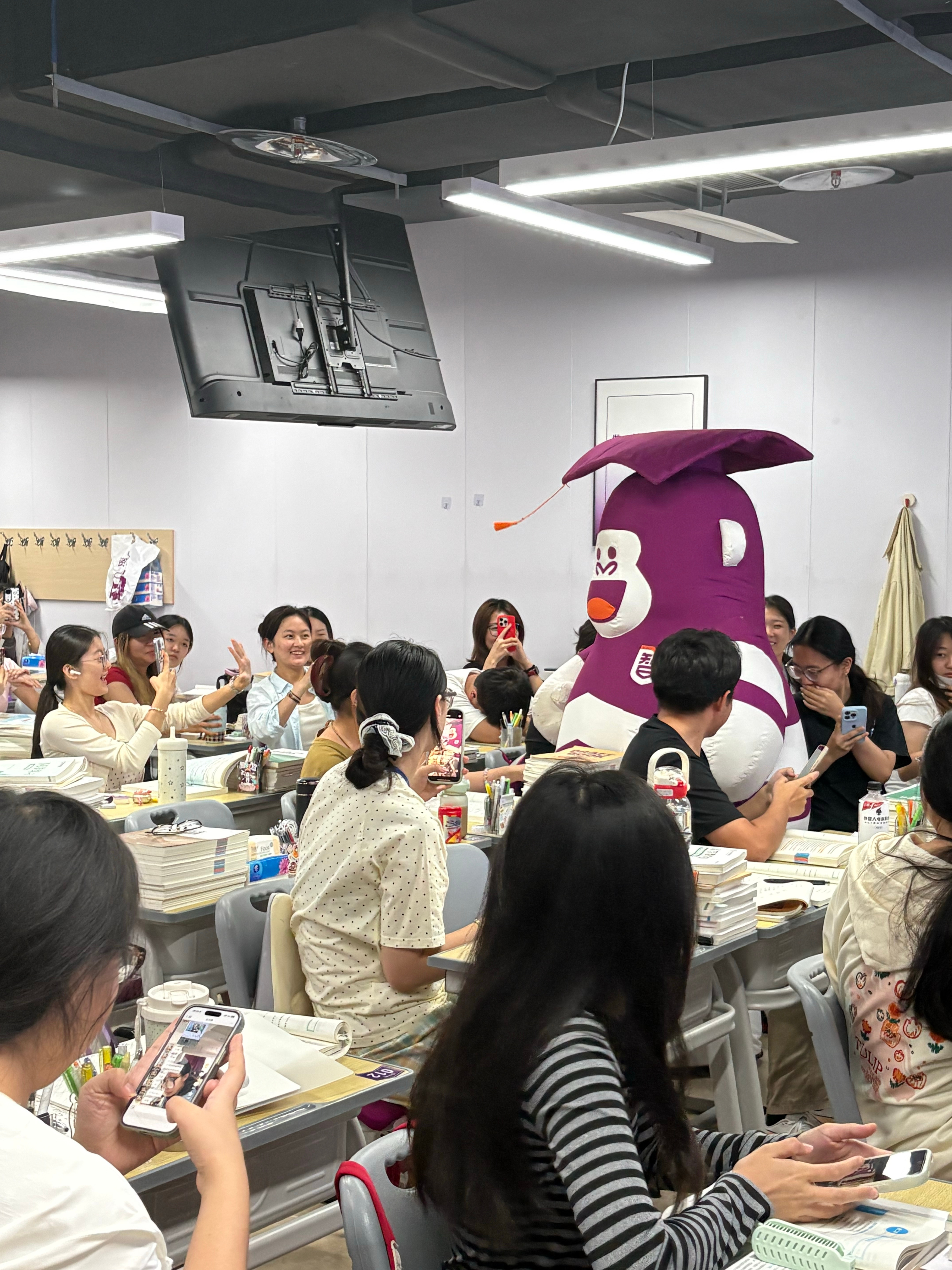 胶州西🤪俺老猩来也！！手机届监督学习最严格的判官is me！！智博专升本智博智