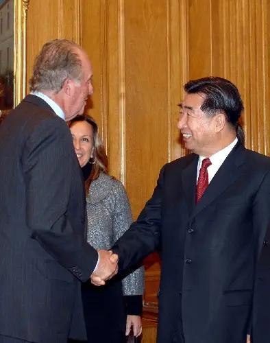 西班牙首相刚访华，阿联酋王储紧随而至，美媒直言：特朗普帮了中国
 
近期我国外交