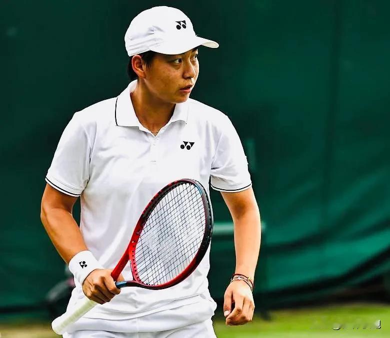 白卓璇、袁悦的WTA250🇳🇱斯海尔托亨博斯站相继落败，中国金花本周草地赛单